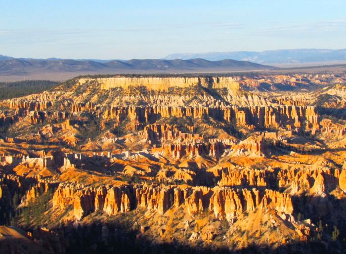 View from Sunset point -- panorama of the rugged landscape