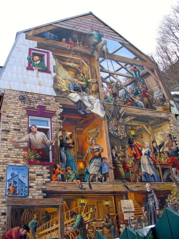 A marvellous mural bringing history to life on Rue du Petit-Champlain