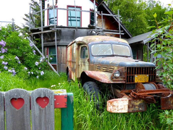 I heart rusted trucks