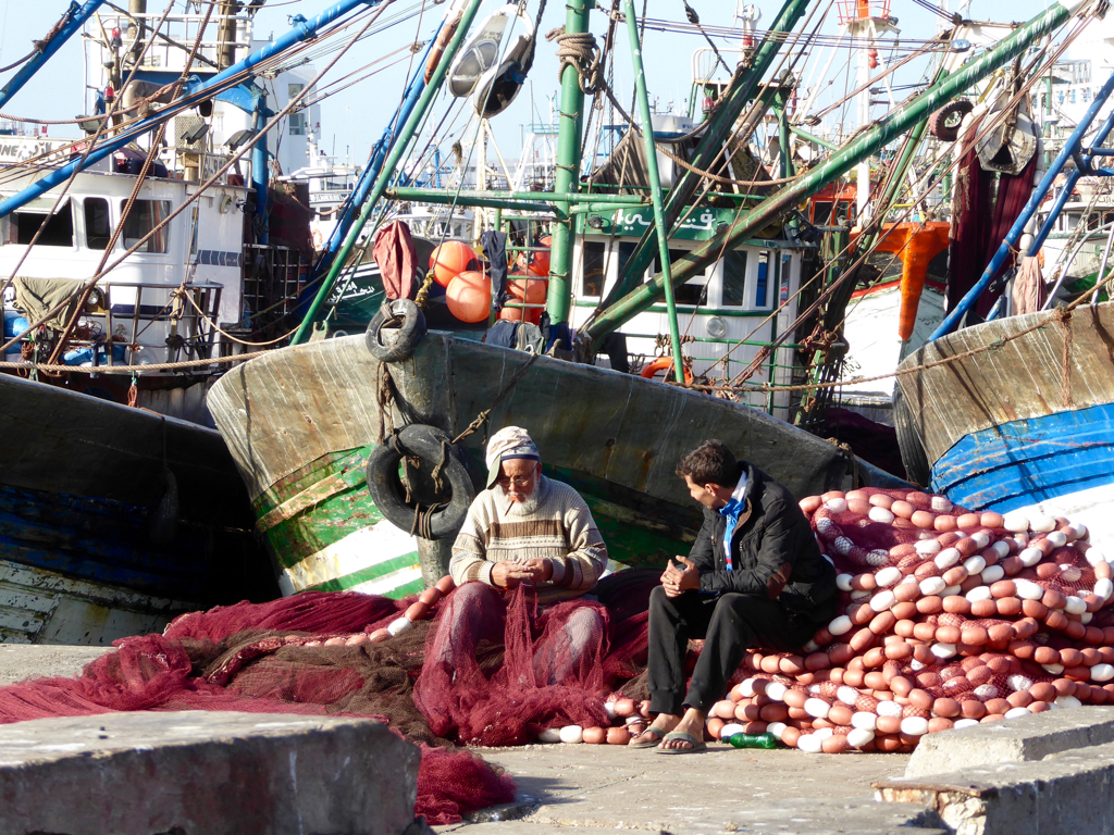 Repairing a fishing net, Port of Casablanca